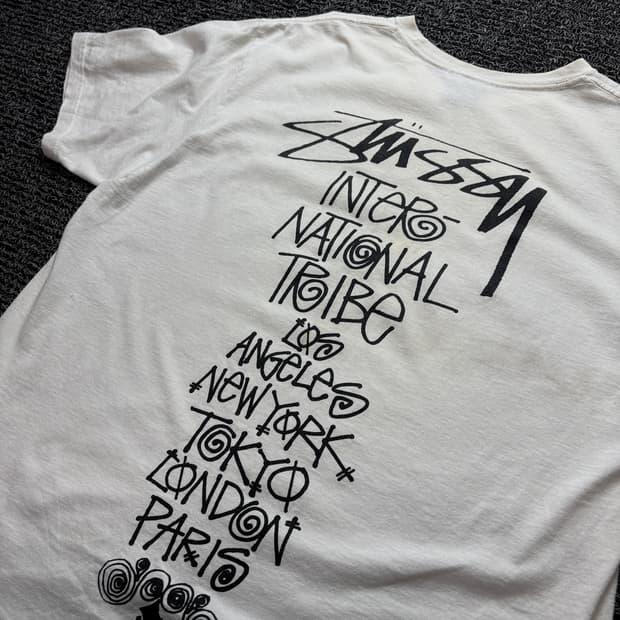 스투시 트라이브 스택 빅로고 박시핏 티셔츠 1437