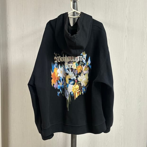 [52] 우영미 멀티 플라워 백로고 후드티 블랙