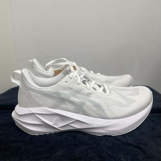 아식스 노바블라스트5 화이트 피드몬트/그레이 275