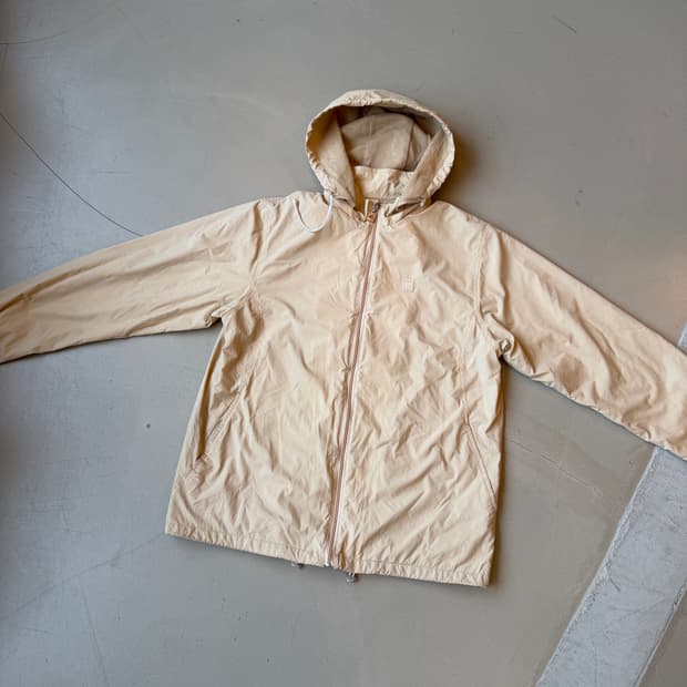 꾸레쥬 베이지 폴리 자켓