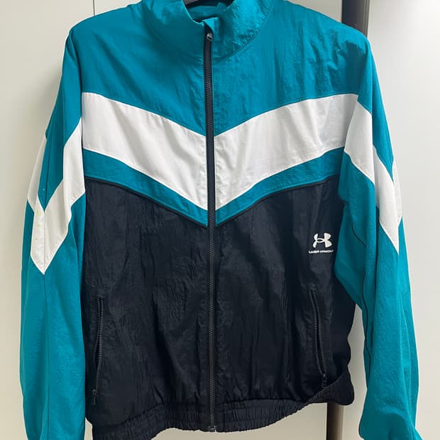 언더아머 자켓