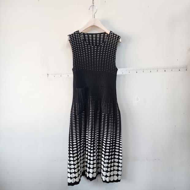 블랙 땡땡이 플리츠 원피스