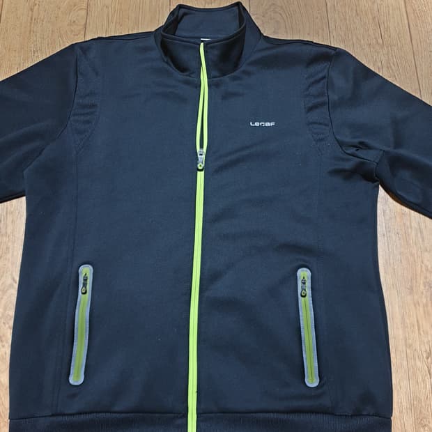 1225 르까프 운동복 집업 100 사이즈입니다