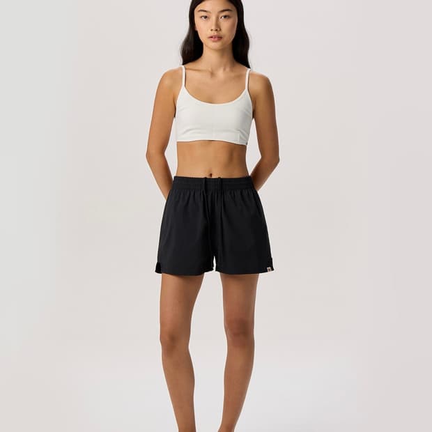 부디무드라 Light track shorts_Black