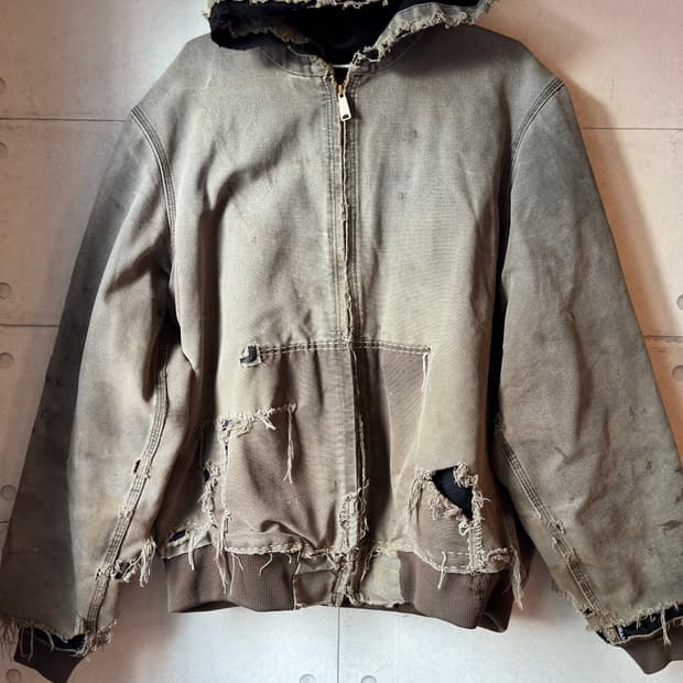빈티지 트래시드 Carhartt 액티브 재킷