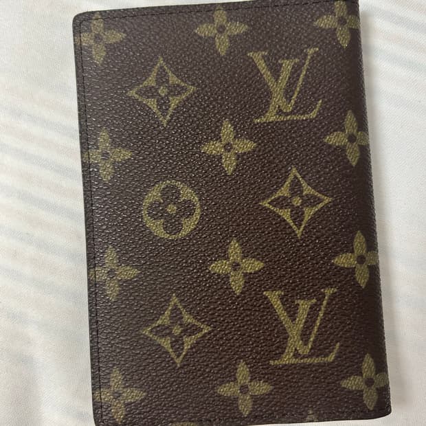 루이비통 여권지갑