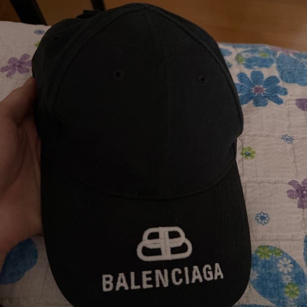 발렌시아가 bb로고 모자