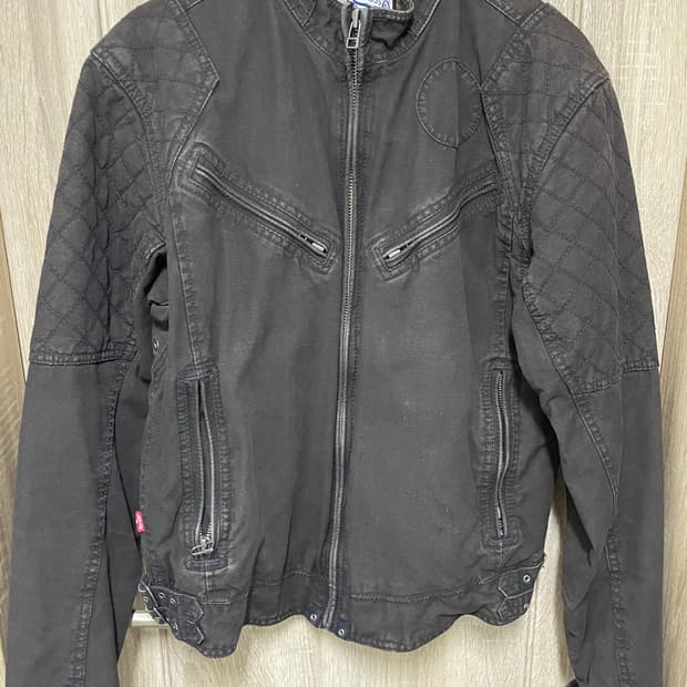 Levi’s 00’s “rare”