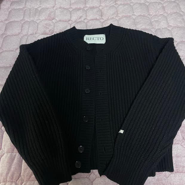 (M사이즈)렉토 청키 울 크롭 가디건 판매해요