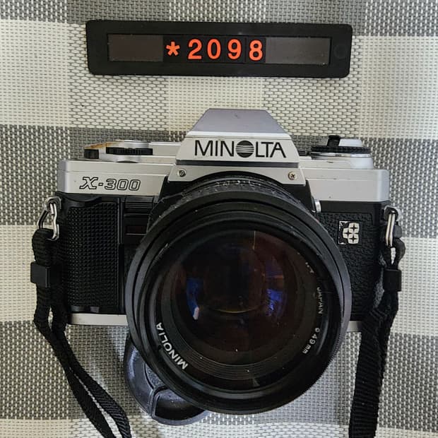 미놀타 X-300 필름카메라 1.4 단렌즈 실버바디