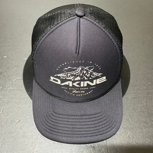 Dakine vintage trucker cap
