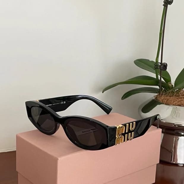 미우미우 하드코어 자외선 차단으로 얼굴 작아 보이는 선글라스