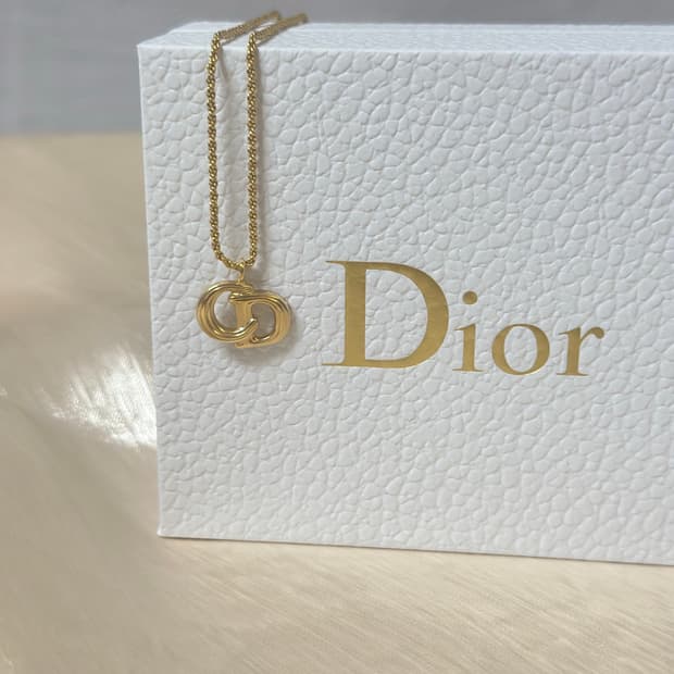 디올 CD 로고 골드 레드벨벳 예리 목걸이