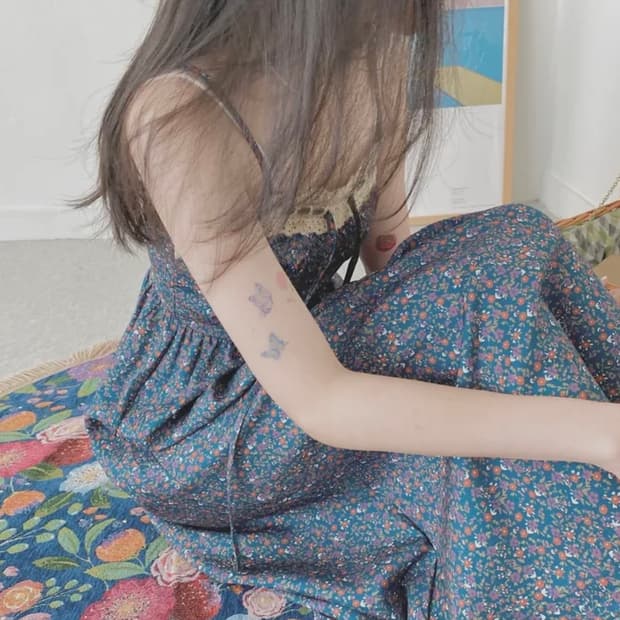 플라워 레이스 끈나시 원피스 네이비