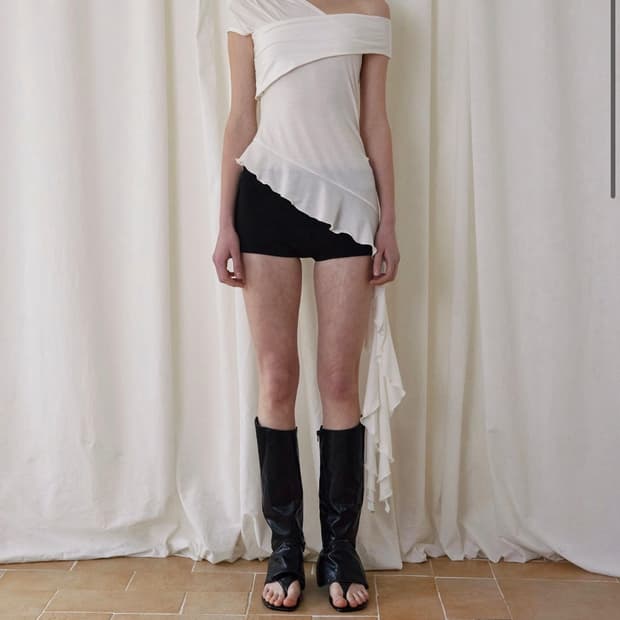 보헤미안서울 러플 탑 JERSEY RUFFLE TOP IVORY