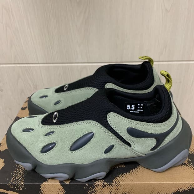 오클리 팩토리 팀 x 브레인 데드 오비탈 플래시 티 블랙