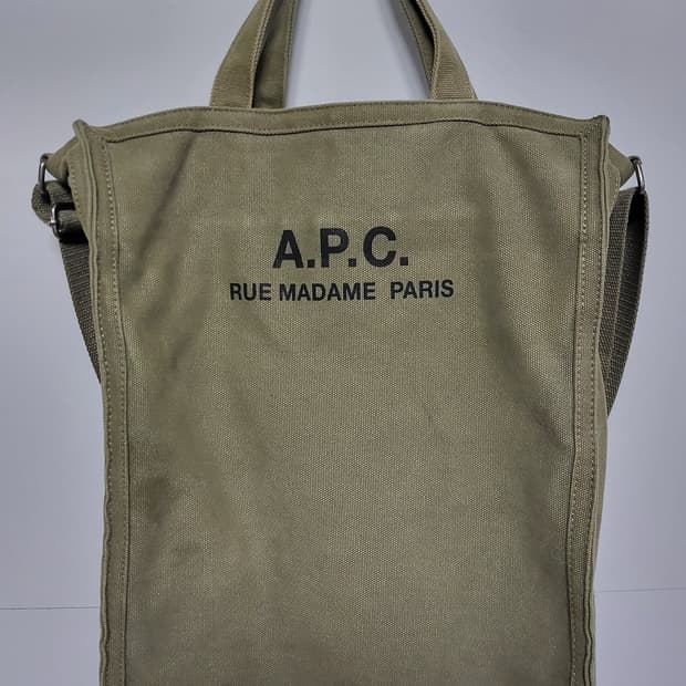 A.P.C. 크로스 겸 토트백 카키
