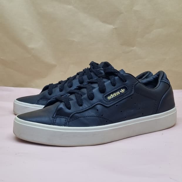 아디다스 슬릭 여성스니커즈 235