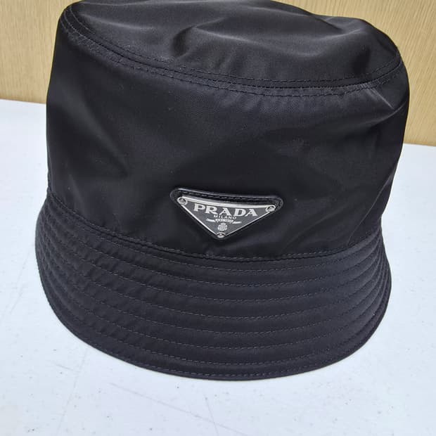 프라다 리나일론 버킷햇