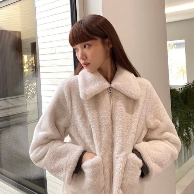 프론트로우 이성경 퍼자켓 M 아이보리 크림 무스탕