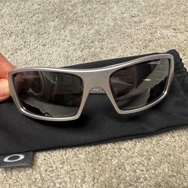 오클리 가스캔 실버