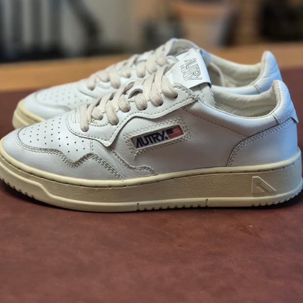 실착용2회 235-240(37) 오트리 메달리스트 로우 스니커 