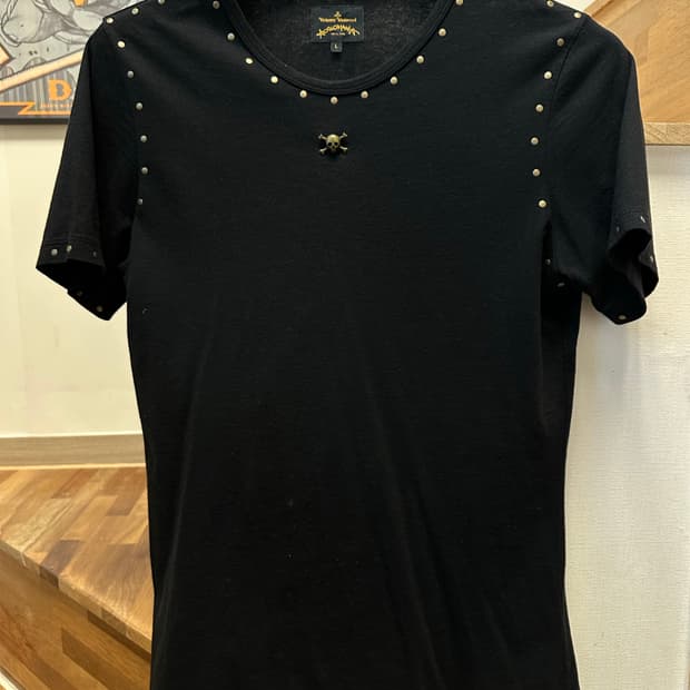 비비안 웨스트우드 스터드 티셔츠