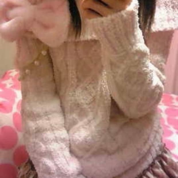 리즈리사 딸기우유 핑크 퍼리본 체인 오프숄더 핀터 니트