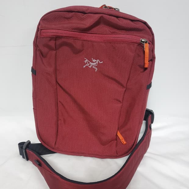 아크테릭스 크로스백 정품 거의새거 