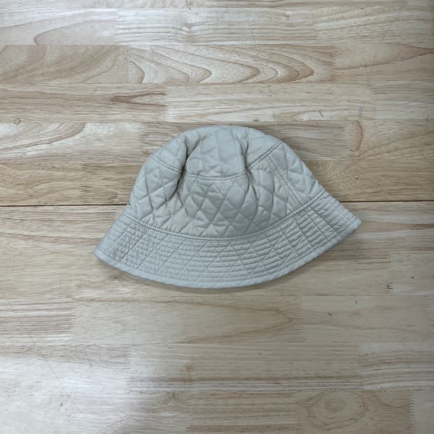 버버리 퀄팅 버킷햇 베이지 54(W)