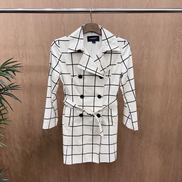 버버리 런던 트렌치 코트 더블브레스트 노치드 라펠 체크 디테일 화이트