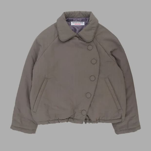 더뮤지엄비지터 ROUND UNBALANCED PUFF JACKET