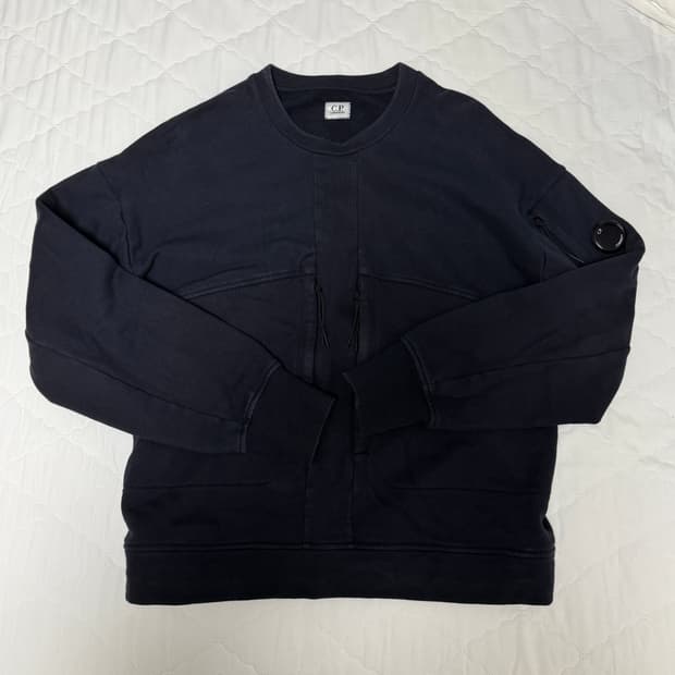 CP컴퍼니 지퍼 맨투맨 네이비 105 최상급 상태!!