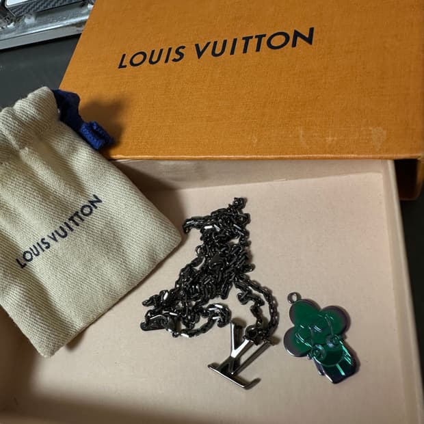 루이비통 LV 클로버 참 목걸이