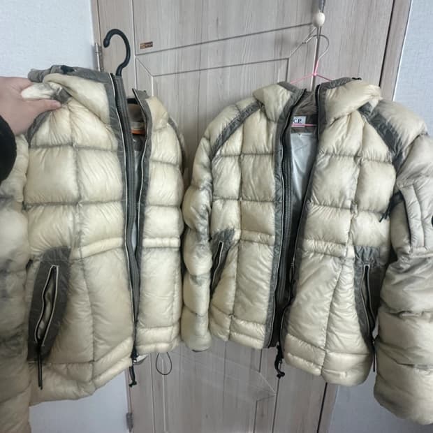 CP컴퍼니 DD쉘 패딩 피스타치오 크림색상입니다. 12월 24일에 구매했