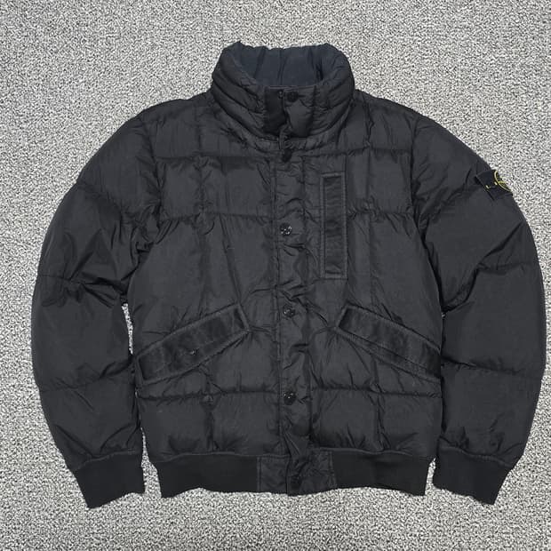 [S] 스톤아일랜드 크링클렙스 다운 패딩 블랙