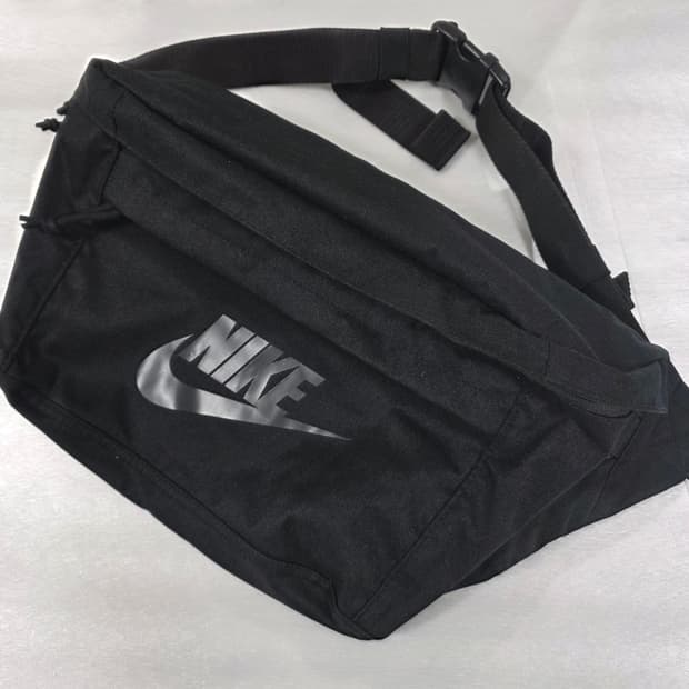 나이키 블랙 테크 힙 팩