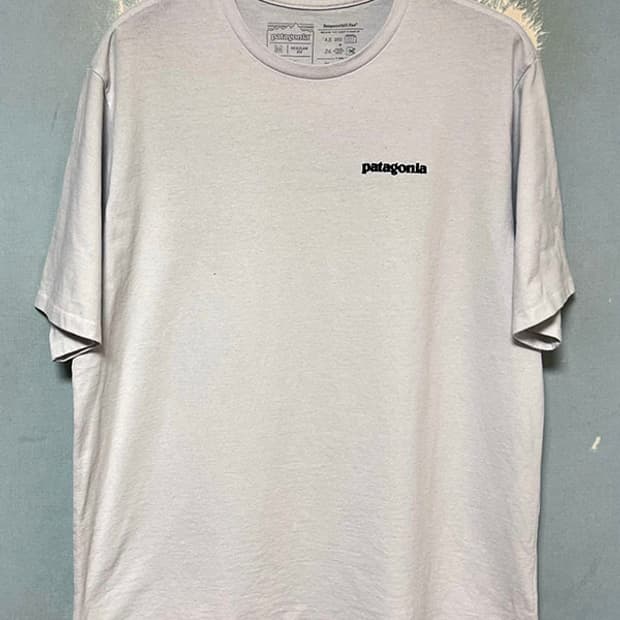 파타고니아 남자 반팔티 화이트 라운드넥 캐주얼 백로고 기본 M 95 