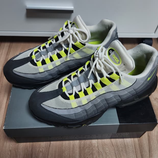 나이키(Nike) 에어맥스 95 OG 네온 2020 285사이즈