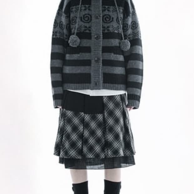 허그유어스킨  Angel wing hooded pom-pom cardig