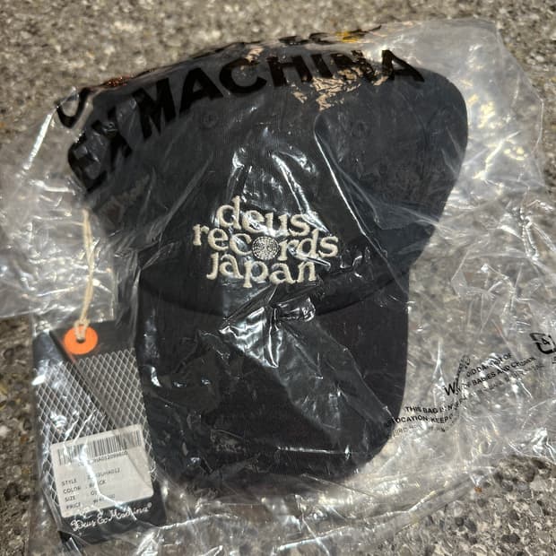 데우스 엑스 마키나 블랙 볼캡 새상품