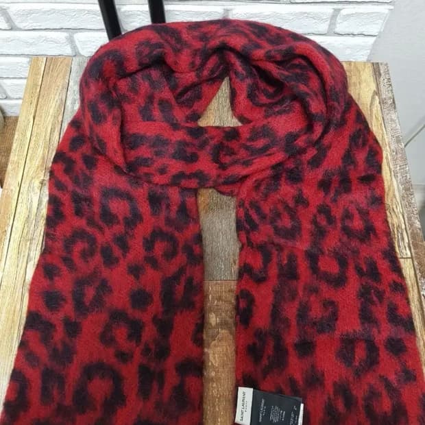 생로랑 레어파드 모헤어 머플러