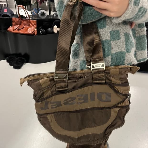 DIESEL big logo shoulder bag