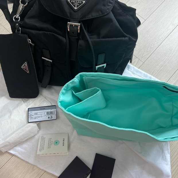 프라다 리나일론백팩 미디움