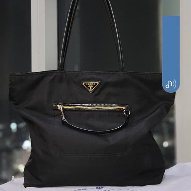 프라다 블랙 테수토 나일론 트라이앵글 금장 쇼퍼백