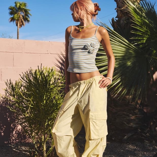 에즈이프캘리 PARACHUTE CARGO PANTS LEMON