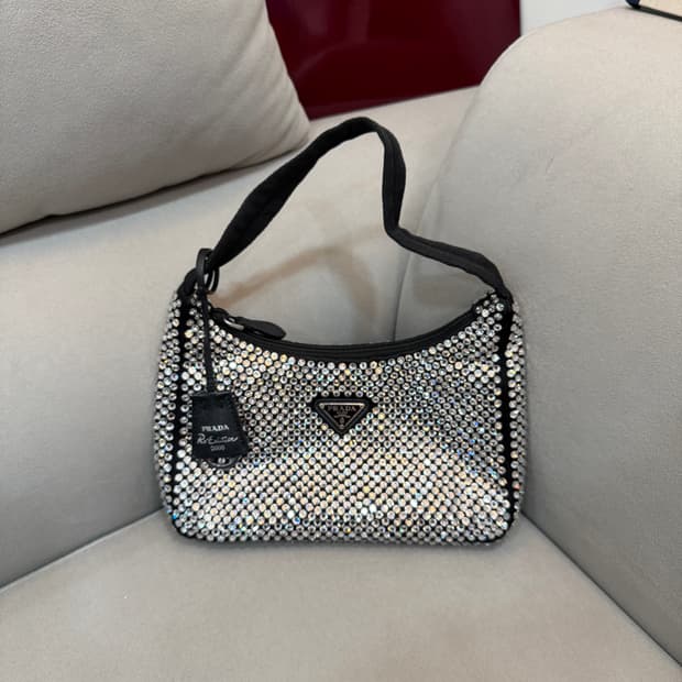 프라다 새틴 크리스탈 호보백