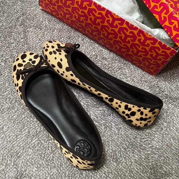 Tory Burch 토리버치 레오파드 송치 플랫 6.5 