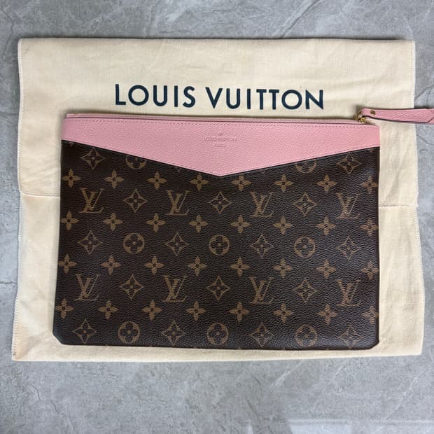 루이비통 데일리 파우치 클러치