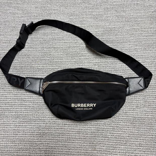 (상태최상) 버버리 블랙 힙색 벨트백